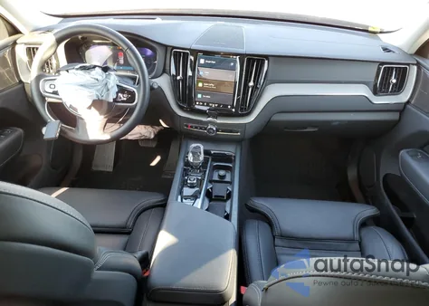 2025 Volvo Xc60 Ultra z USA, uszkodzony, nr VIN YV4H60RM7S1008033